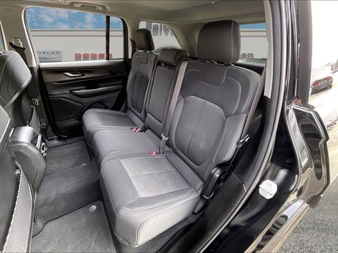 Certified 2023 Jeep Grand Cherokee Laredo image 24