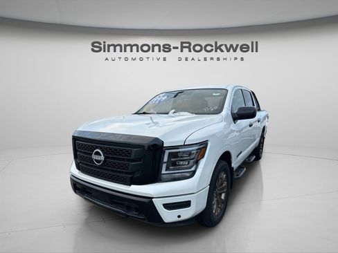 Used 2024 Nissan Titan SV w/ SV Bronze Edition Package image 6