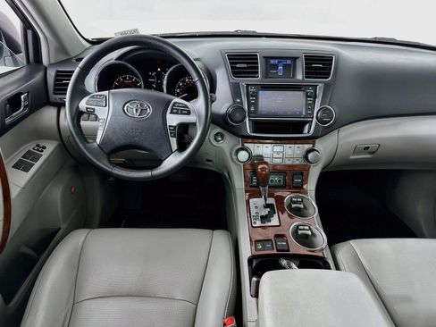 Used 2013 Toyota Highlander Limited AWD/4WD image 22