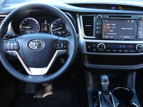 Used 2016 Toyota Highlander XLE image 10
