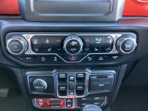 Used 2021 Jeep Gladiator Rubicon w/ Cold Weather Group image 21