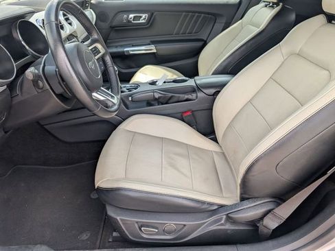 Used 2017 Ford Mustang GT Premium image 12