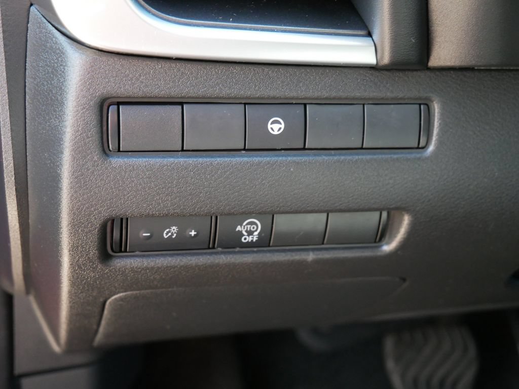 Used 2023 Nissan Rogue SV AWD/4WD image 18