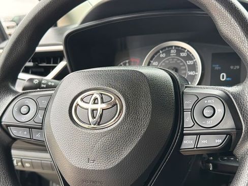 Used 2021 Toyota Corolla LE image 25