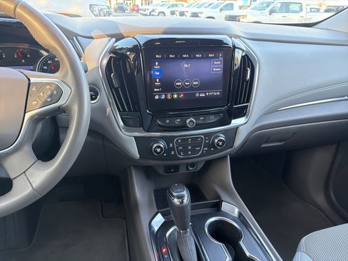 Used 2020 Chevrolet Traverse LT image 28