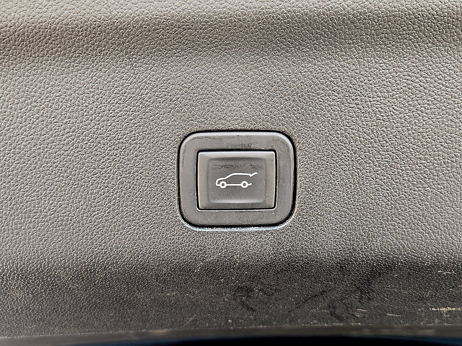 Used 2025 Chevrolet Tahoe LT AWD/4WD image 15