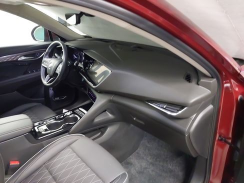 Used 2023 Buick Envision Avenir image 29