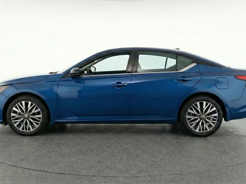 Used 2025 Nissan Altima 2.5 SV image 5