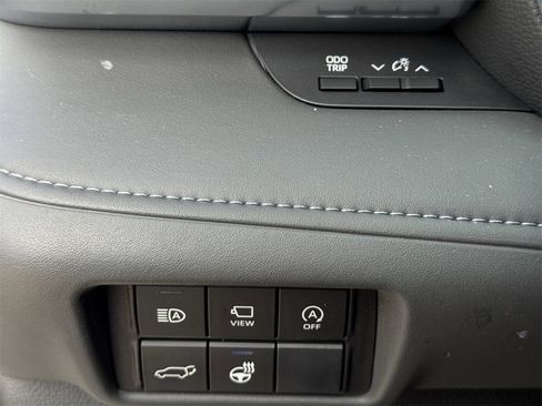 Used 2024 Toyota Highlander Platinum image 23