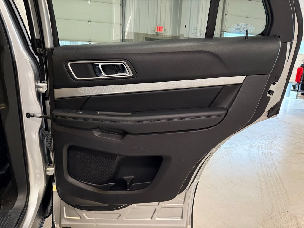 Used 2017 Ford Explorer XLT FWD image 28