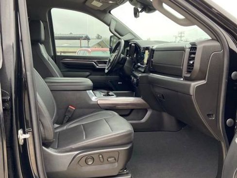 Used 2024 Chevrolet Silverado 2500 LTZ w/ LTZ Convenience Package image 17