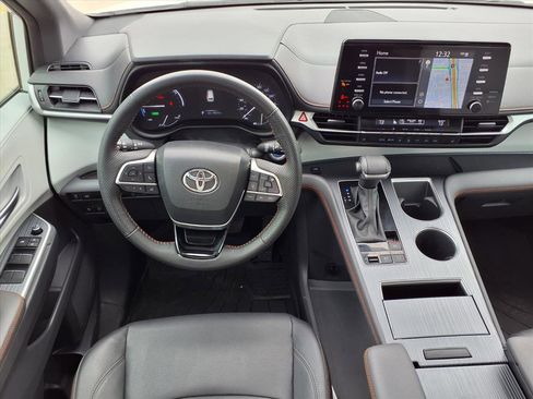 Used 2023 Toyota Sienna XSE image 12