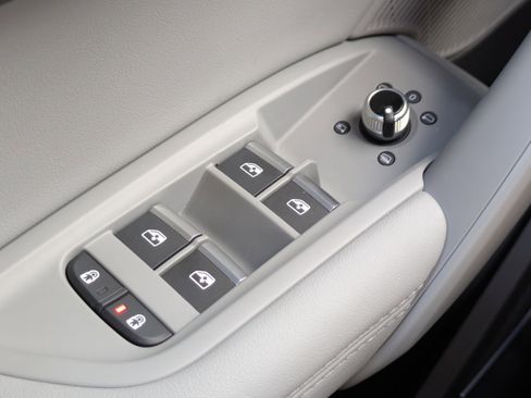 Used 2025 Audi Q5 e Premium Plus image 26