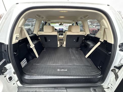 Used 2023 Lexus GX 460 Premium w/ Accessory Package image 24