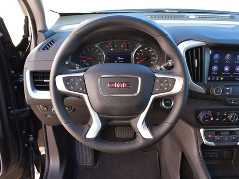 Used 2024 GMC Terrain SLT image 18