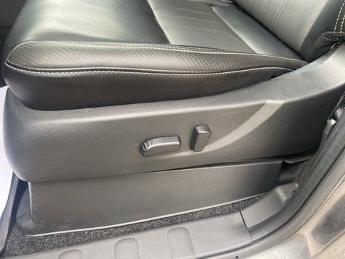 Used 2024 Nissan Frontier SL image 8