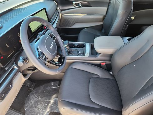 New 2026 Kia Carnival LXS image 8