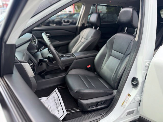 Used 2024 Nissan Rogue SL w/ SL Premium Package AWD/4WD image 10