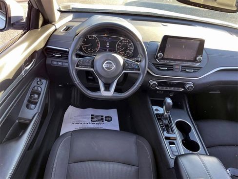 Used 2019 Nissan Altima 2.5 SV image 14