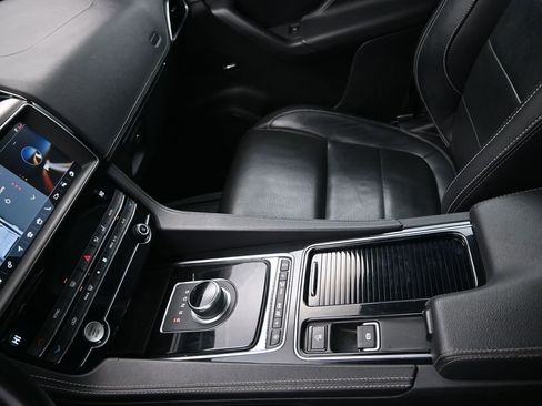 Used 2020 Jaguar F-PACE S image 19