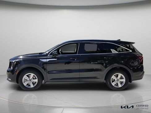 Used 2026 Kia Sorento LX FWD image 3