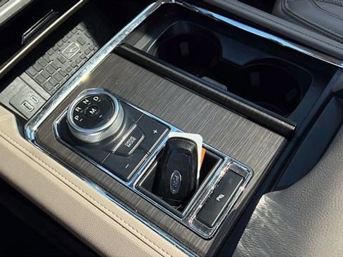 Used 2024 Ford Expedition Limited RWD image 29