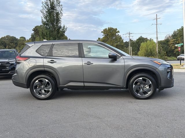 Used 2025 Nissan Rogue SV AWD/4WD image 2