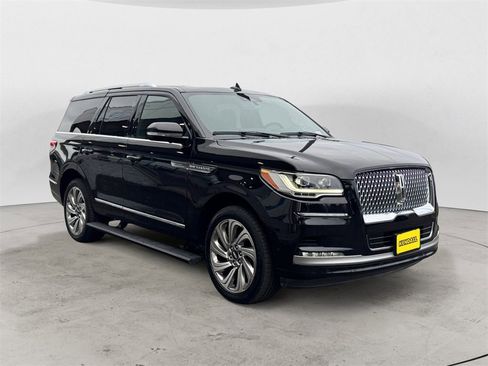 Used 2024 Lincoln Navigator Reserve image 7