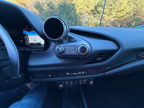 Used 2021 Ferrari F8 Tributo image 20