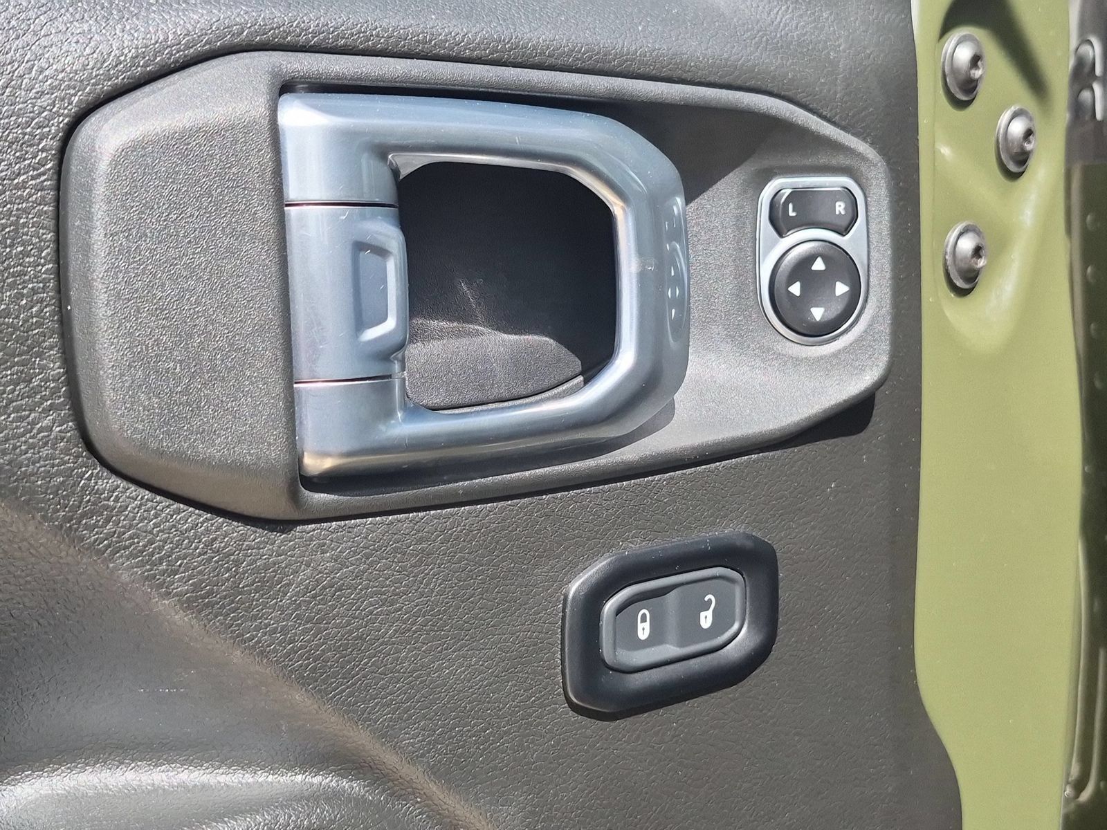 Used 2024 Jeep Gladiator Sport AWD/4WD image 12