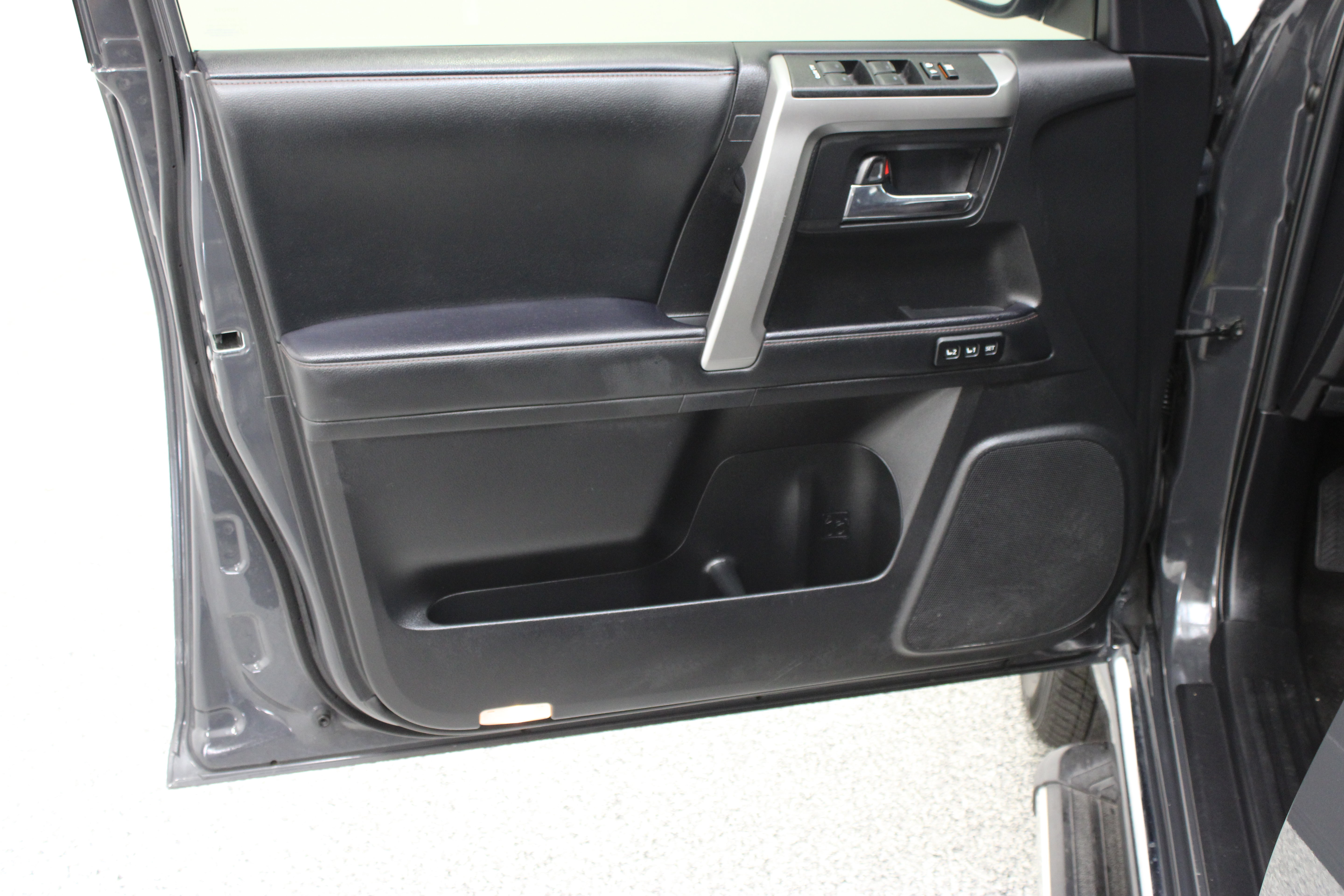 Used 2024 Toyota 4Runner Limited AWD/4WD image 12