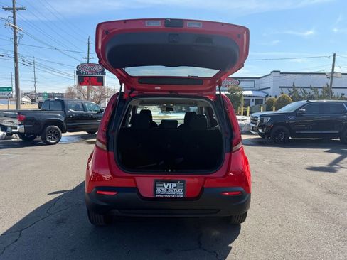 Used 2022 Kia Soul LX image 27