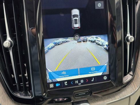 Certified 2023 Volvo XC60 B5 Ultimate w/ Climate Package image 30