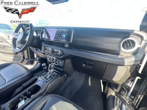 Used 2024 Jeep Wrangler Unlimited Sahara w/ Technology Group AWD/4WD image 34