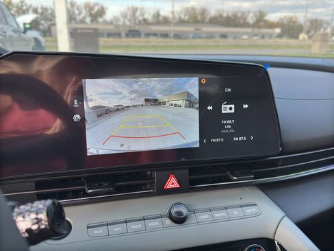 New 2025 Hyundai Elantra Limited image 21