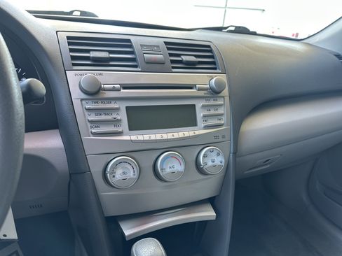 Used 2011 Toyota Camry LE image 23