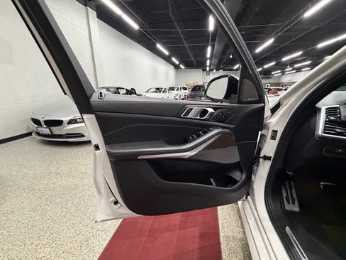 Used 2021 BMW X5 xDrive40i w/ M Sport Package AWD/4WD image 17