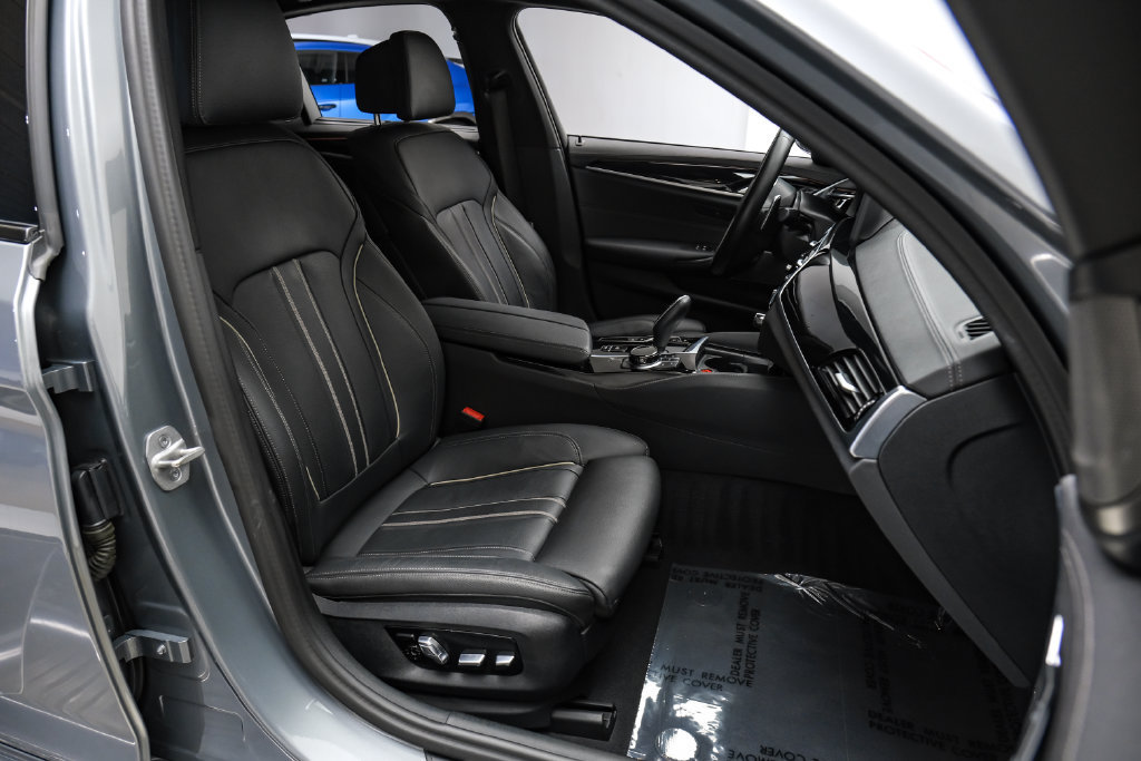 Used 2023 BMW M550i xDrive w/ Executive Package AWD/4WD image 34