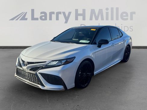 Used 2022 Toyota Camry XSE image 1
