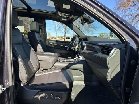 Used 2023 GMC Yukon Denali image 12