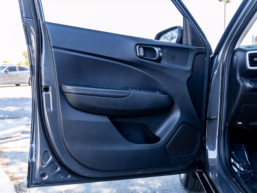 Used 2024 Hyundai Venue Limited FWD image 12