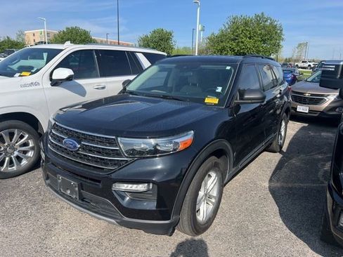 Used 2020 Ford Explorer XLT w/ Equipment Group 202A AWD/4WD image 3