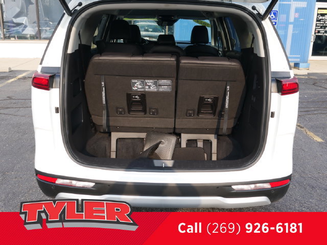 Used 2024 Kia Carnival EX FWD image 16