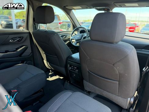 Used 2023 Chevrolet Traverse LT AWD/4WD image 17
