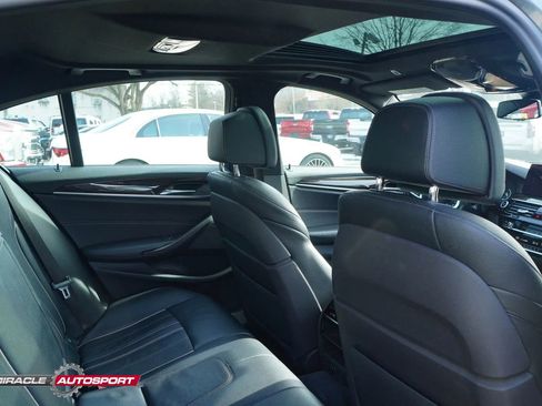 Used 2018 BMW 530e xDrive w/ M Sport Package 2 image 40