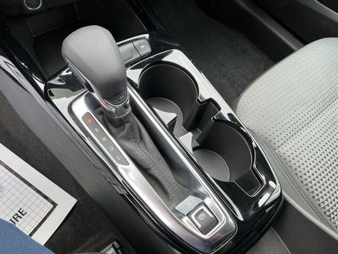 Used 2025 Chevrolet Trax LT w/ LT Convenience Package image 23