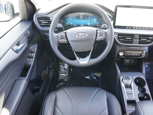 Certified 2025 Ford Escape Platinum w/ Premium Technology Package image 18