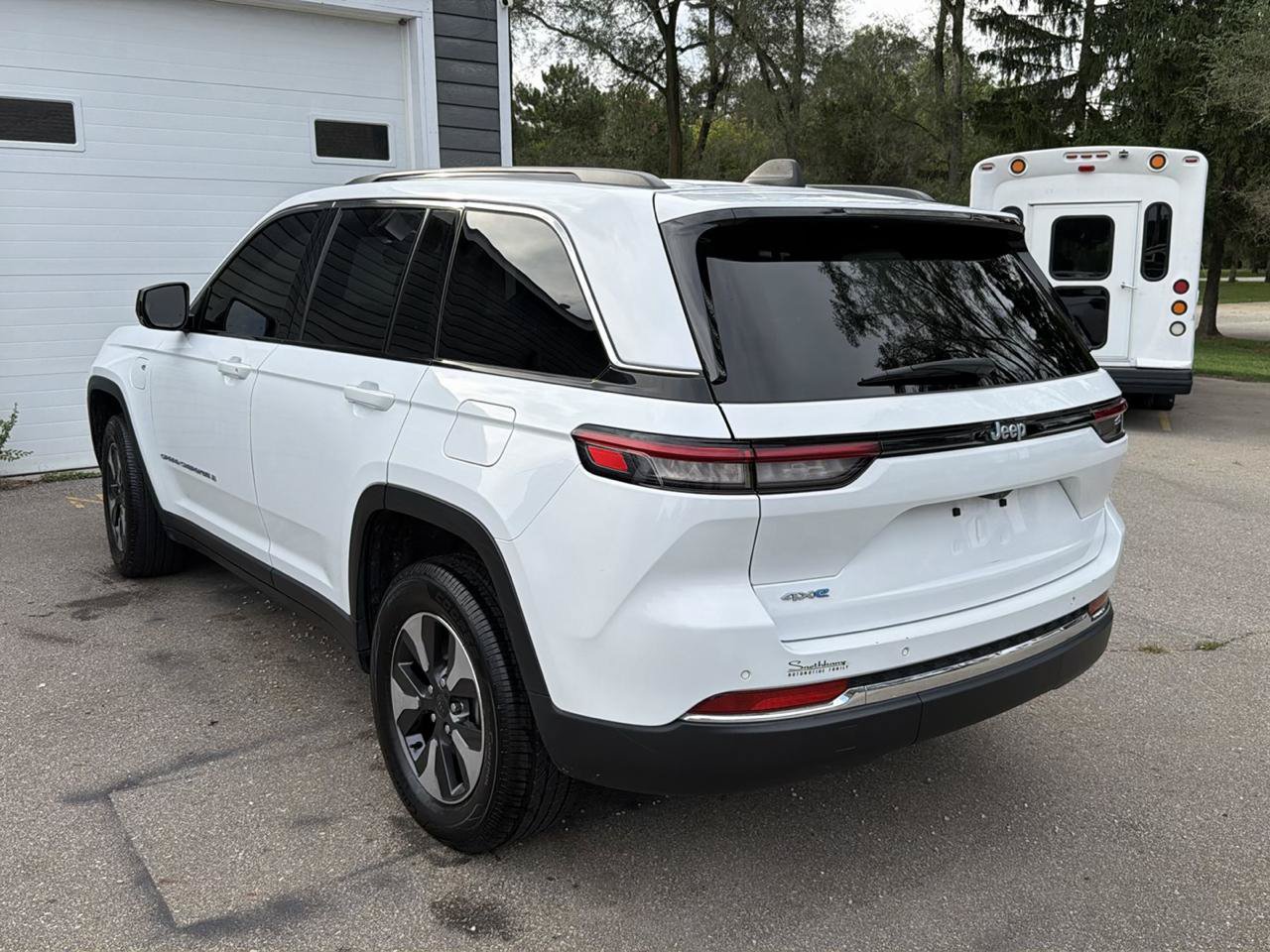 Used 2024 Jeep Grand Cherokee Limited 4xe AWD/4WD image 6