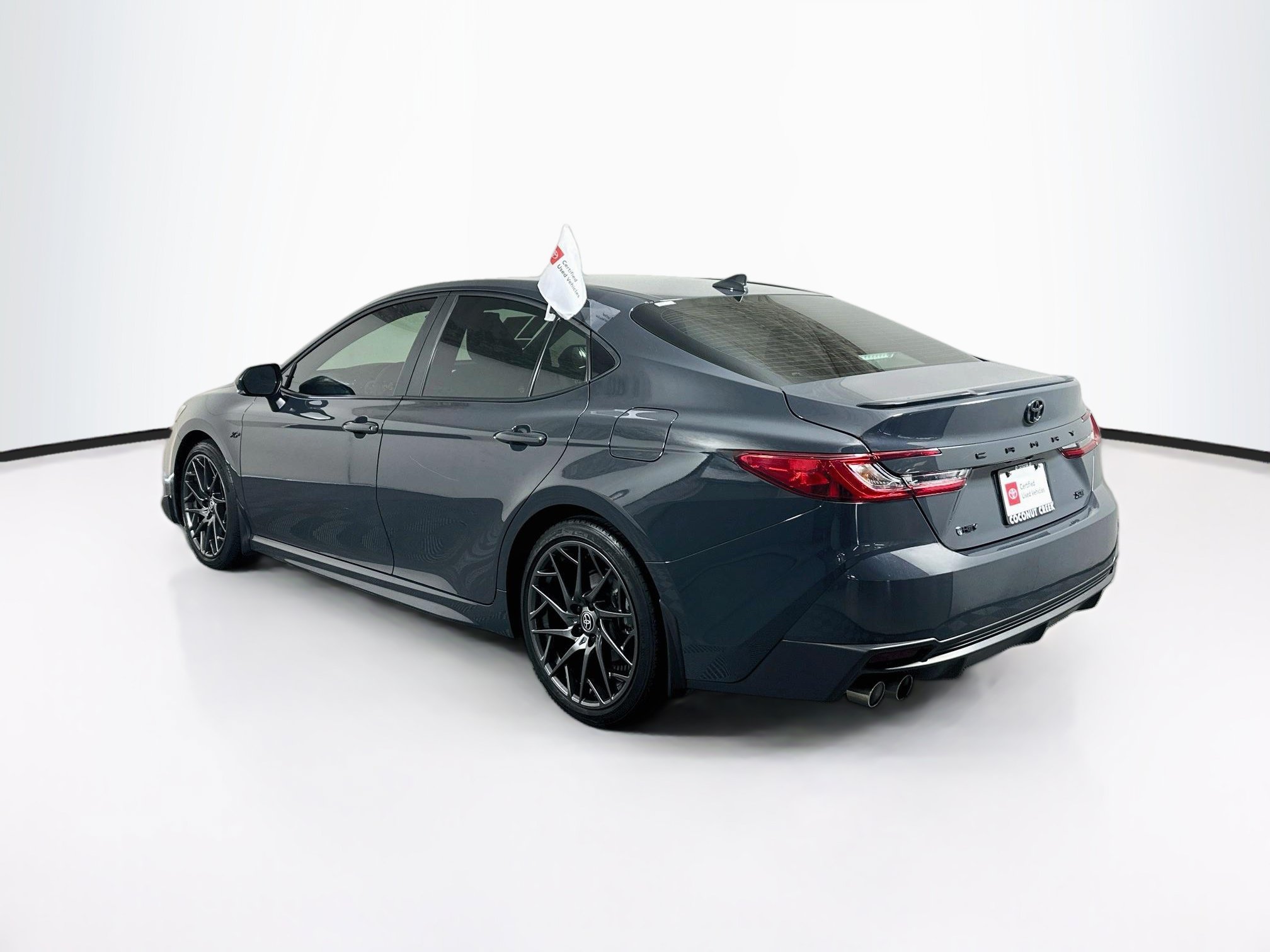 Used 2025 Toyota Camry SE FWD image 5