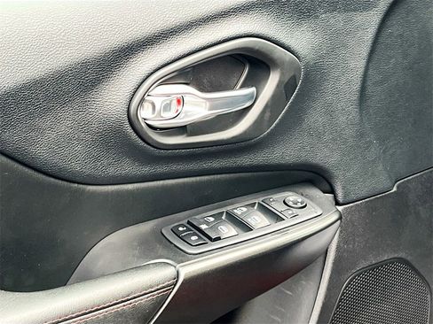 Certified 2020 Jeep Cherokee Trailhawk w/ Comfort/Convenience Group image 18